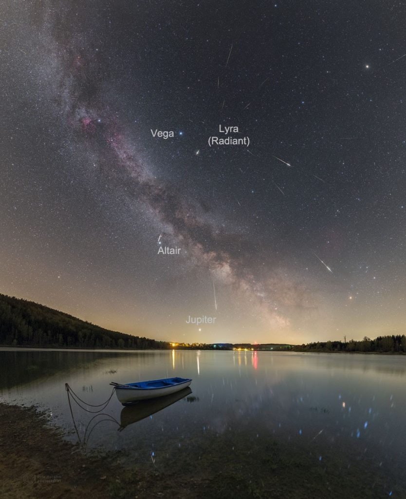 Meteoros da Líridas sobre o Lago Seč na República Tcheca em 2020. Créditos: Petr Horálek